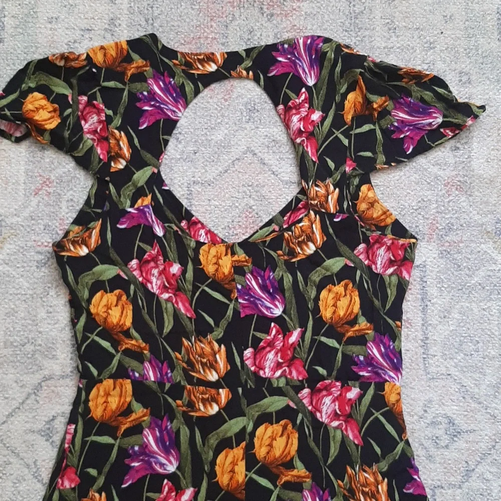 Topshop tulip 🌷 print cut out dress size 6 in ladies - Picture 13 of 13